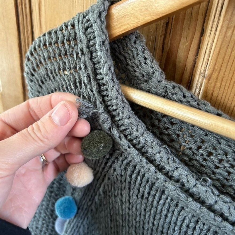 b - Sharp Medium Gray Knit Sweater Puff Balls Chunky - Picture 5 of 13